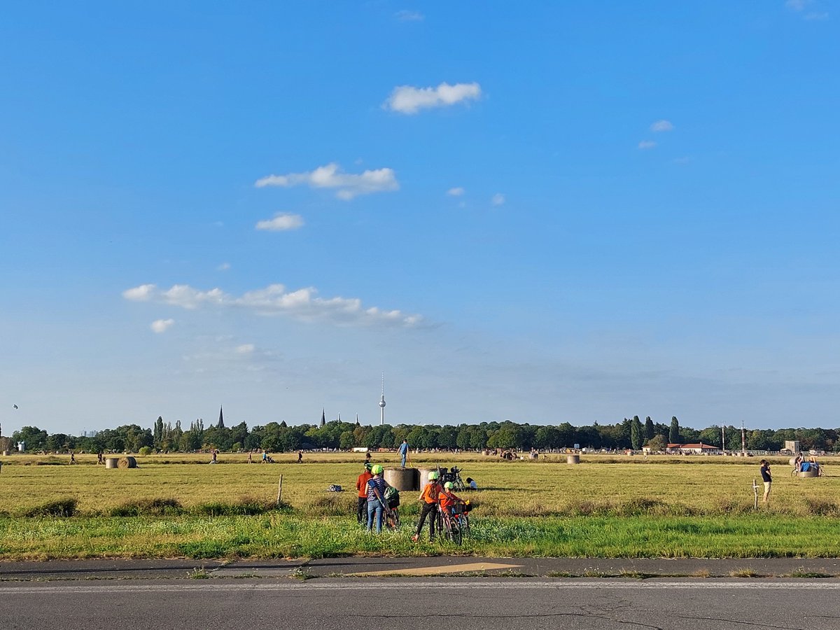 #TempelhoferFeld
Sonne, frische Luft und Weite 🥰
#THFbleibt
