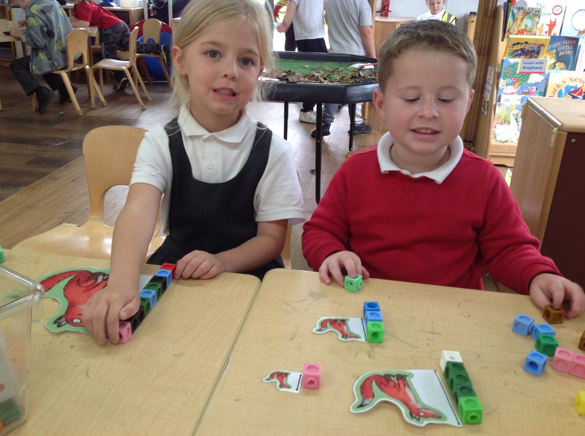 pdcsReception's tweet photo. A fabulous start to the week in Reception, lots of hands on learningπ We painted #theGruffalo, using #jit5 π»and used cubes to measure and compare the heights of all the characters from the story π#TopicInspired #ICT #ShapeAndMeasure π https://t.co/JAFS1cM28i