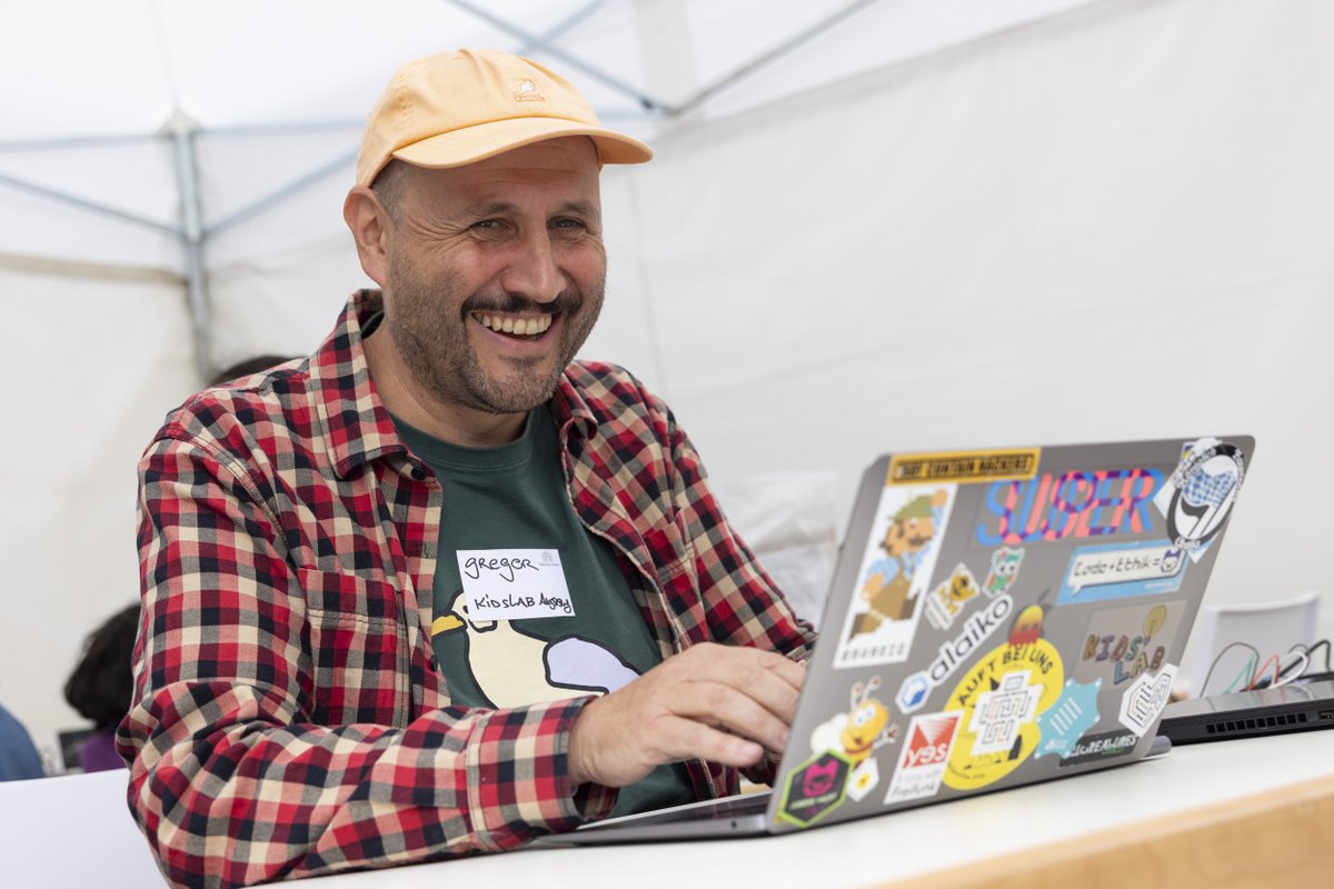 Wir sind noch ganz selig vom #MYSFestival 2023. 😊Gemeinsam haben wir am Samstag das Zeiss-Großplanetarium Berlin mit #MakingSpirit gefüllt. Hier sind ein paar Eindrücke in Bildern – ganz bald zeigen wir euch noch mehr vom Maker Festival. @ktstiftung @VectorStiftung <a href="/wissimdialog/">Wissenschaft im Dialog</a>