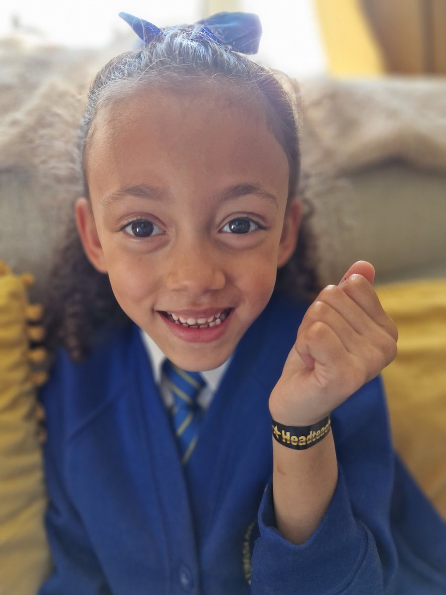 MissLawrence21's tweet photo. Proud of my girlie ☺️ #HeadTeachersAward https://t.co/0rkjYyTPdx
