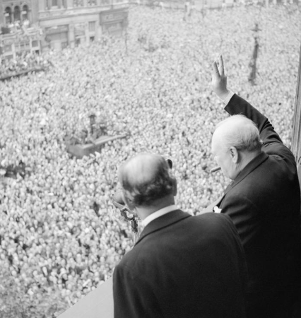 LGB_1962's tweet image. Guy Verhofstadt and Steve Bray wave to the crowd at the #MarchforRejoin

I can&apos;t believe this wasn&apos;t covered by @BBCNews