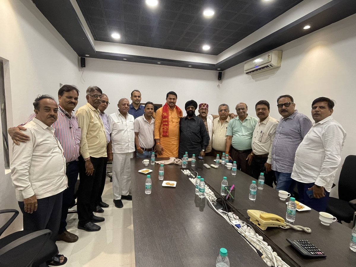 RinkuJainIYC's tweet photo. कांग्रेस प्रदेश अध्यक्ष श्री नाना भाऊ पटोले एवम् प्रदेश वाणिज्य सेल के अध्यक्षश्री अतुल कोटेचा जी के मार्गदर्शन में व्यापारियो की बैठक हुई जिसमे व्यापारियो को हो रही दिक्कतों पर एवम् नागपुर में बारिश से हुए नुक़सान पर नागरिकों को किस तरह मदद मिल सके इस पर चर्चा हुई https://t.co/hj0aegPLVR