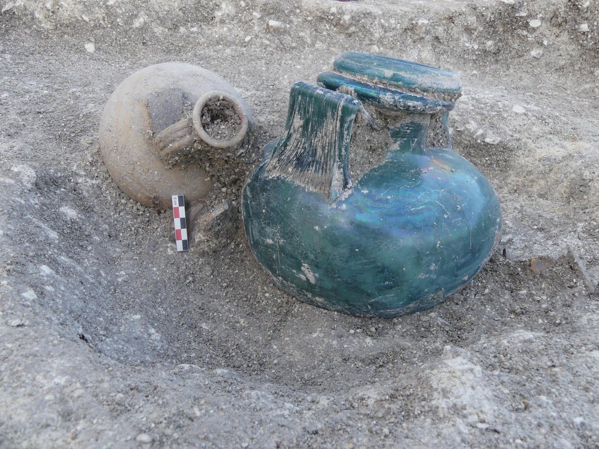 Inrap's tweet photo. [#Actu ✨] À Reims, une équipe de l'Inrap a fouillé pour la première fois une nécropole antique jusque-là préservée des pillages et des destructions de la Grande Guerre.

👉 Pour en savoir plus : https://t.co/loJ7fVUb69

#archéologie #archeologie https://t.co/f10Gxsl6gL