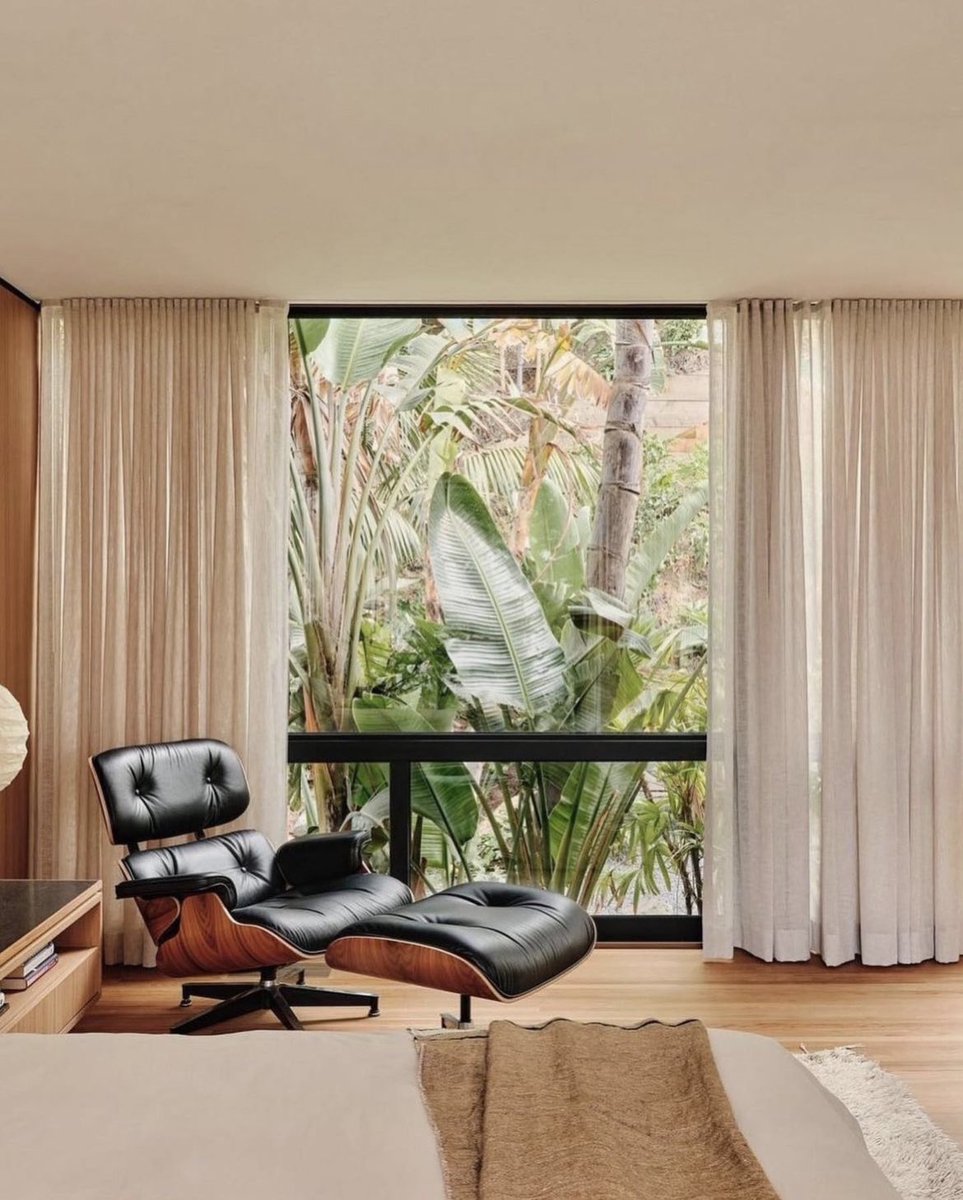 oliverpeoples's tweet photo. The Moore House, a paradigm of California modernism. Designed in 1965 by #CraigEllwood. #OPInspiration
Photos by Joe Fletcher. https://t.co/cCfF2KNxYl
