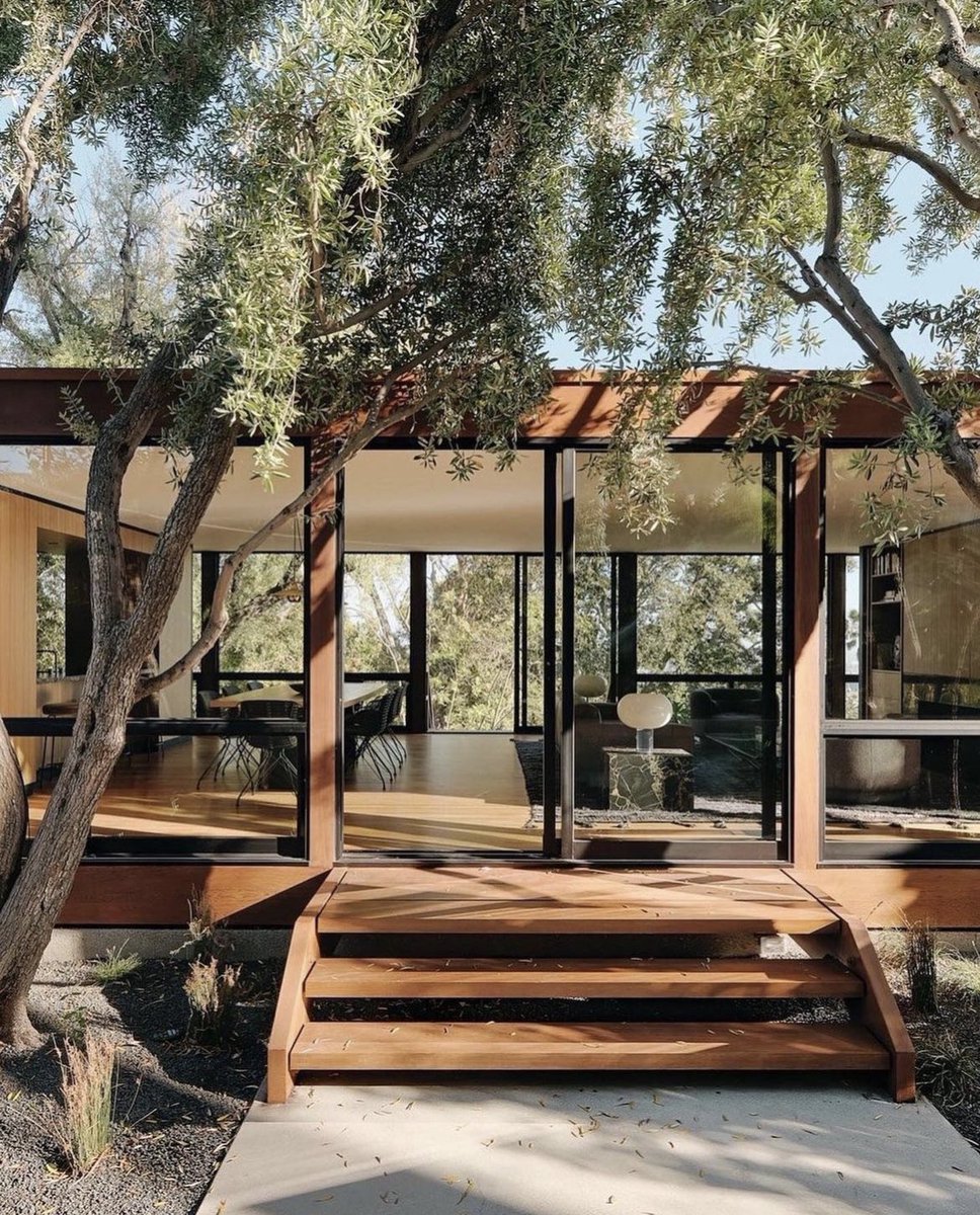 oliverpeoples's tweet photo. The Moore House, a paradigm of California modernism. Designed in 1965 by #CraigEllwood. #OPInspiration
Photos by Joe Fletcher. https://t.co/cCfF2KNxYl