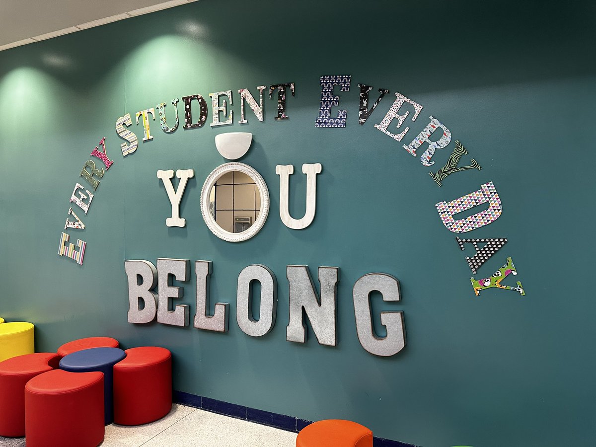 What a fantastic library! <a href="/HumbleISD_SWE/">Summerwood Elementary</a> <a href="/HumbleISD/">Humble ISD</a> Students love it here!! 🙂🙂🙂 JOY #shinealight