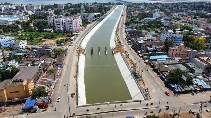 devasissarangi's tweet photo. Can what has been done to #Taladanda Canal in #Cuttack ,
be done for #GanguaNala aka #Gandavati river in #Bhubaneswar 🤔
#mondaythoughts https://t.co/9J7b9MIfwM