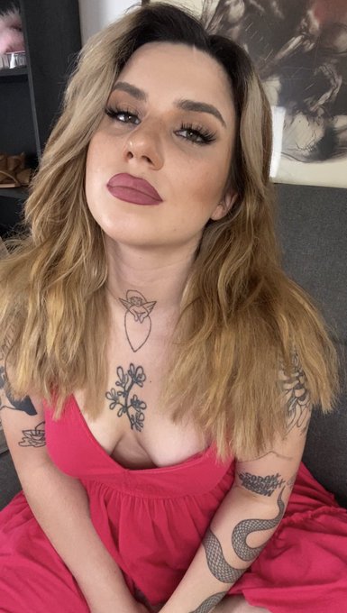 Making new vids today! 1 posted now https://t.co/03E3EE4iwP