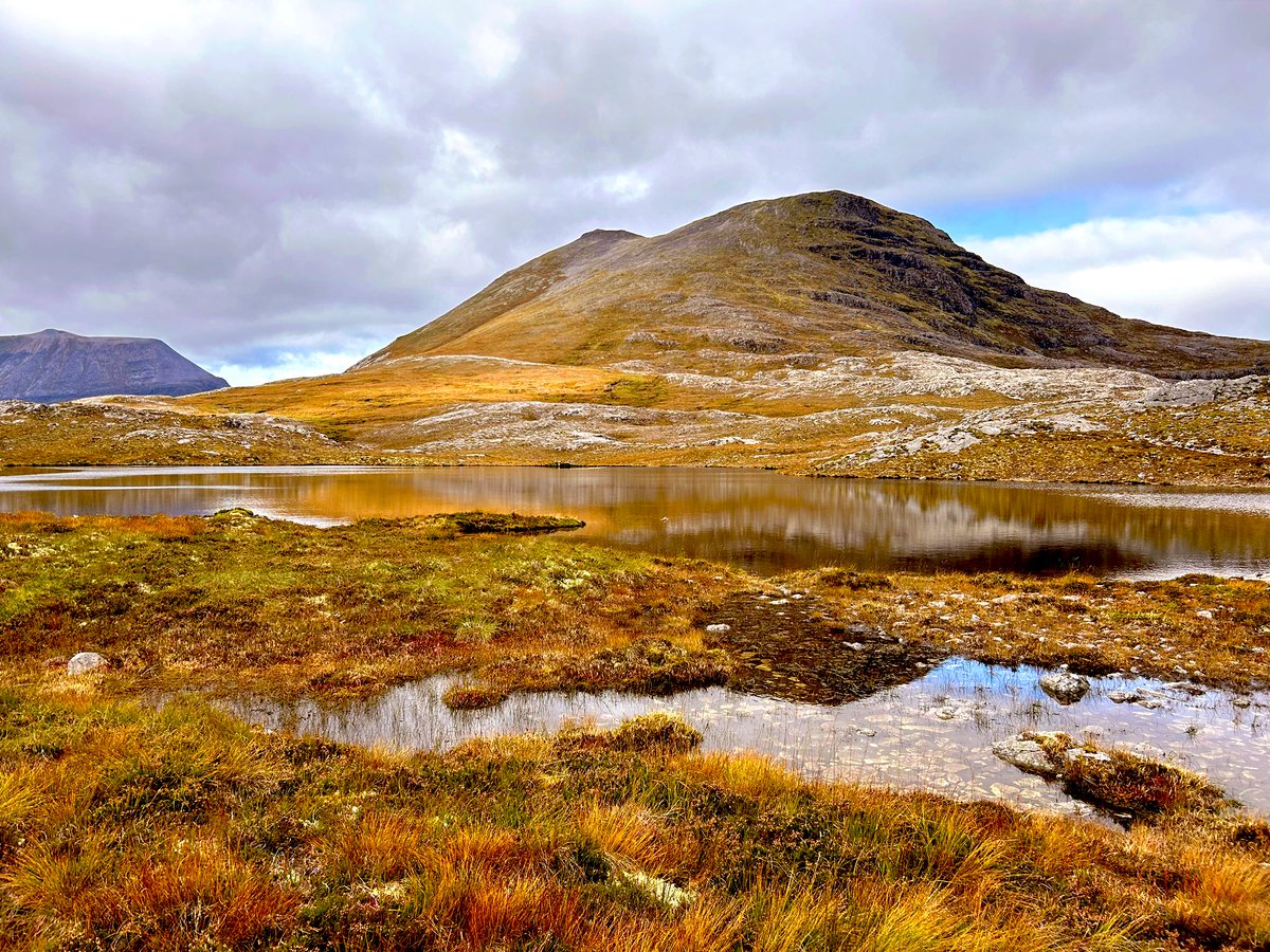 Autumnal colours of the glacial lochs
#Autumn #hiking #MondayMotivation #outdoors #ScotSpirit