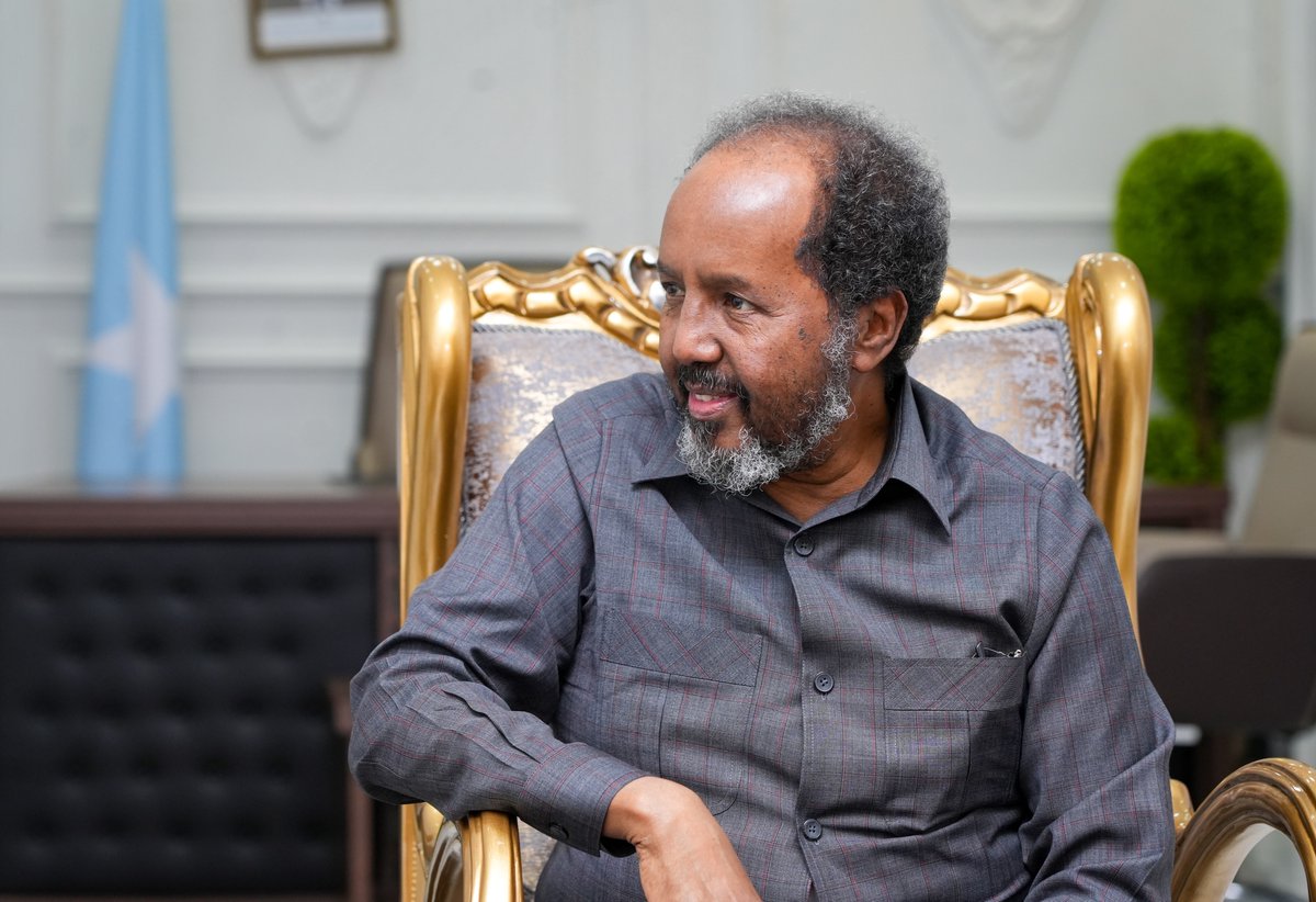 TheVillaSomalia's tweet photo. 1/2 H.E. @HassanSMohamud received Türkiye Ambassador to Somalia, Mr. Ibrahim M. Yagli, accompanied by TurkSom Chief Commander, Brigadier General Sebahattin Kalkan, in Dhuusamareeb, Galmudug. They discussed the latest security developments, among other issues of mutual interest. https://t.co/BmBzPAbf8i