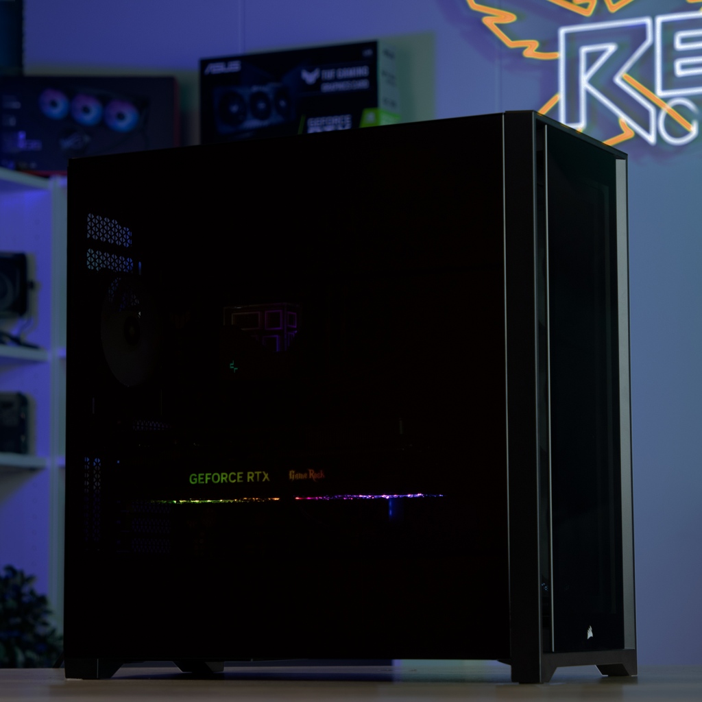 ReduxGamingNL's tweet photo. Onze Extreme en Overkill systemen hebben getint glas. Dat wil zeggen, heb je de RGB verlichting aan staan, dan schijnt het er mooi doorheen. Zet je de verlichting uit, krijgt je kast een coole, zakelijke look. Welke kies jij? #norgb #pcgaming #gamingpc https://t.co/vxKV1oOVAi