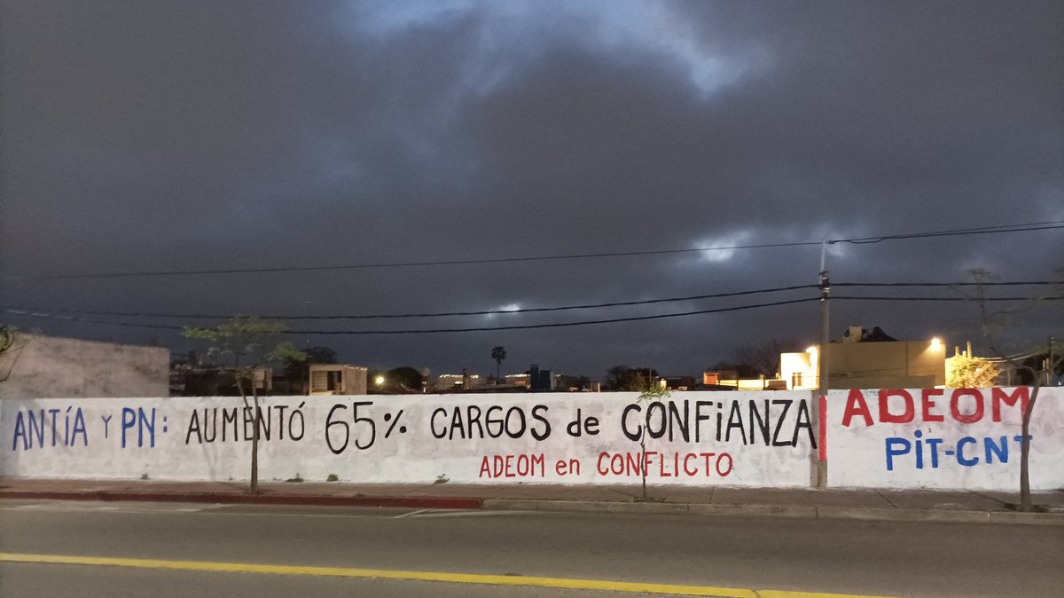 MaldonadoAdeom's tweet photo. 🖌️ Muros #3

Seguimos denunciando el clientelismo político de Antía y el PN. 

#ADEOMenCONFLICTO https://t.co/iaB5CSKAhh