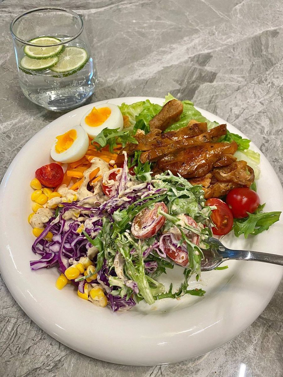 Eat breakfast like a king, lunch like a prince, and dinner like a pauper
#breakfast🥣 #salad🥗#good #morning