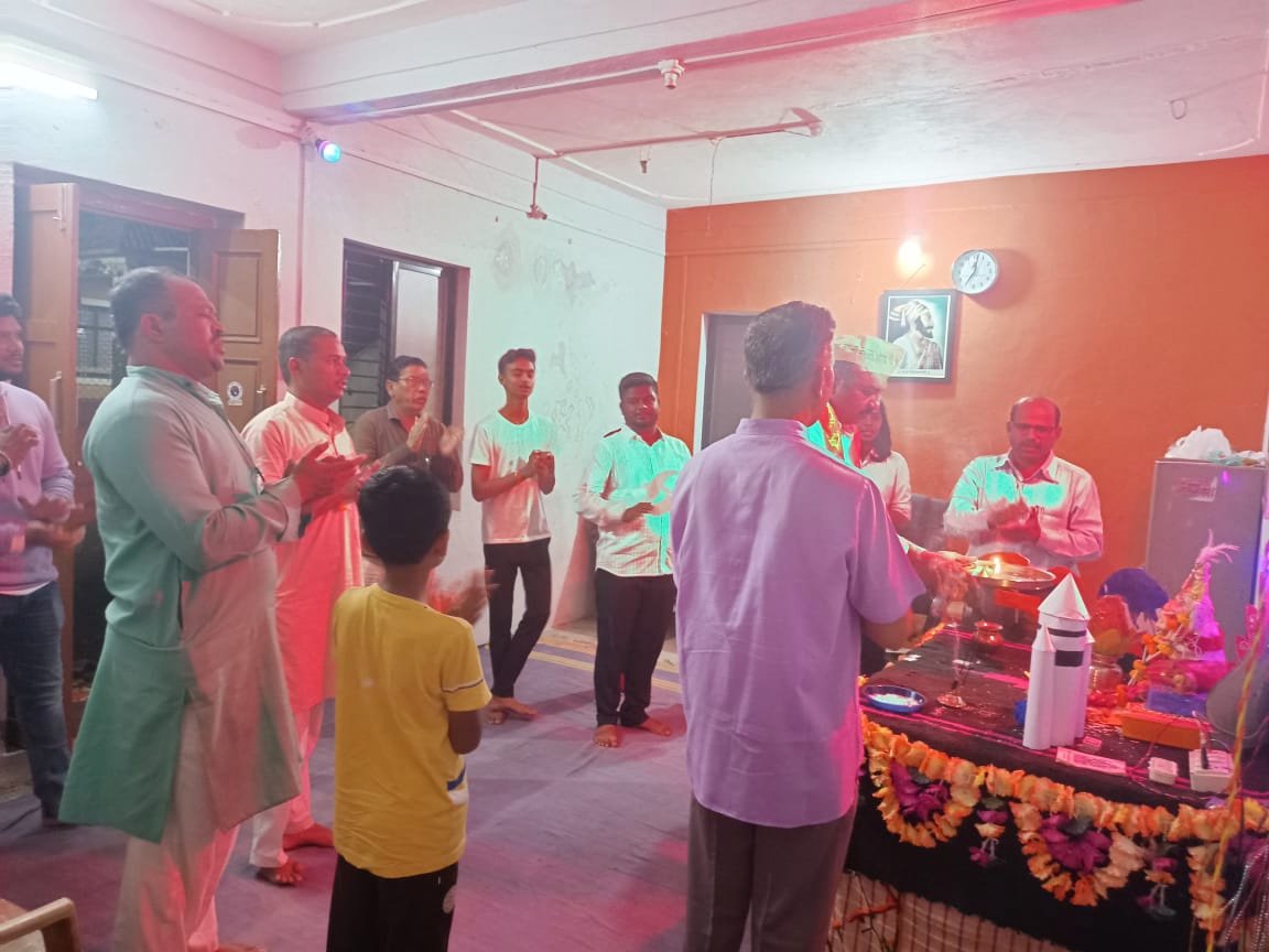 abvp_dhule's tweet photo. आज अभाविप धुळे जिल्हा कार्यालयात गणपतीच्या आरतीसाठी राष्ट्रीय स्वयंसेवक संघाचे जळगाव विभाग प्रचारक श्री दीपक जी सोनवणे धर्मजागरण देवगिरी प्रांत प्रचारक श्री सिद्धेश्वर जी बिराजदार भाजपा धुळे ग्रामीण जिल्हा उपाध्यक्ष श्री चंद्रजीत जी पाटील व धुळे शहरातील कार्यकर्ते उपस्थित होते.. https://t.co/UxoMCWt4t6