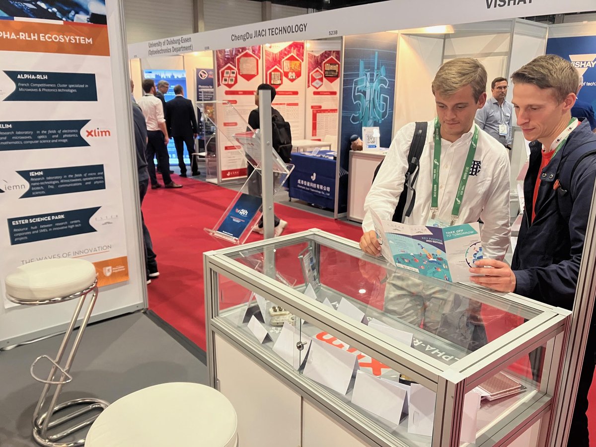 EsterTechnopole's tweet photo. [SALON] 👥 La semaine dernière à Berlin, #ESTERTechnopole #Limoges était représentée à l’#EUMW, sur le stand d’ @Alpha_RLH.

L'@eumweek est un événement international dédié à l’industrie des #Radiofréquences, #Hyperfréquences &amp; #Radars.

#EUMW2023 #euma #rf #wireless https://t.co/ea3hSUjz4B