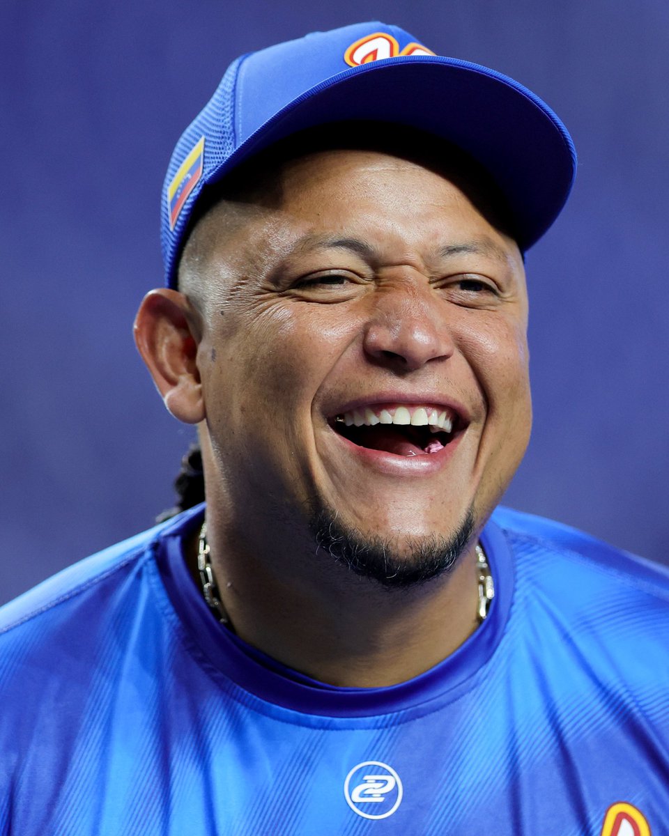 mlbespanol's tweet photo. Iniciamos la semana con buenas vibras y sonrientes. Así, como Miggy. 😁 

#GraciasMiggy https://t.co/cibzeytWQ2