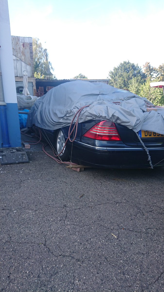 SpoldCars's tweet photo. Somewhere in Luxemburg 🧐 #cartwitter #abandoned #mercedes #carspotting https://t.co/WZ7r0Gdfmz