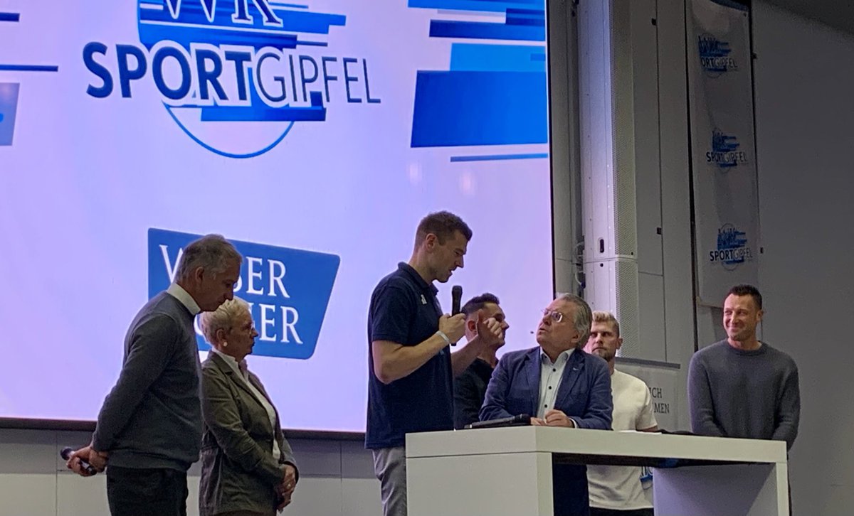 hellwig_silke's tweet image. Talk mit sportlichen Speckflaggen-Trägern sozusagen