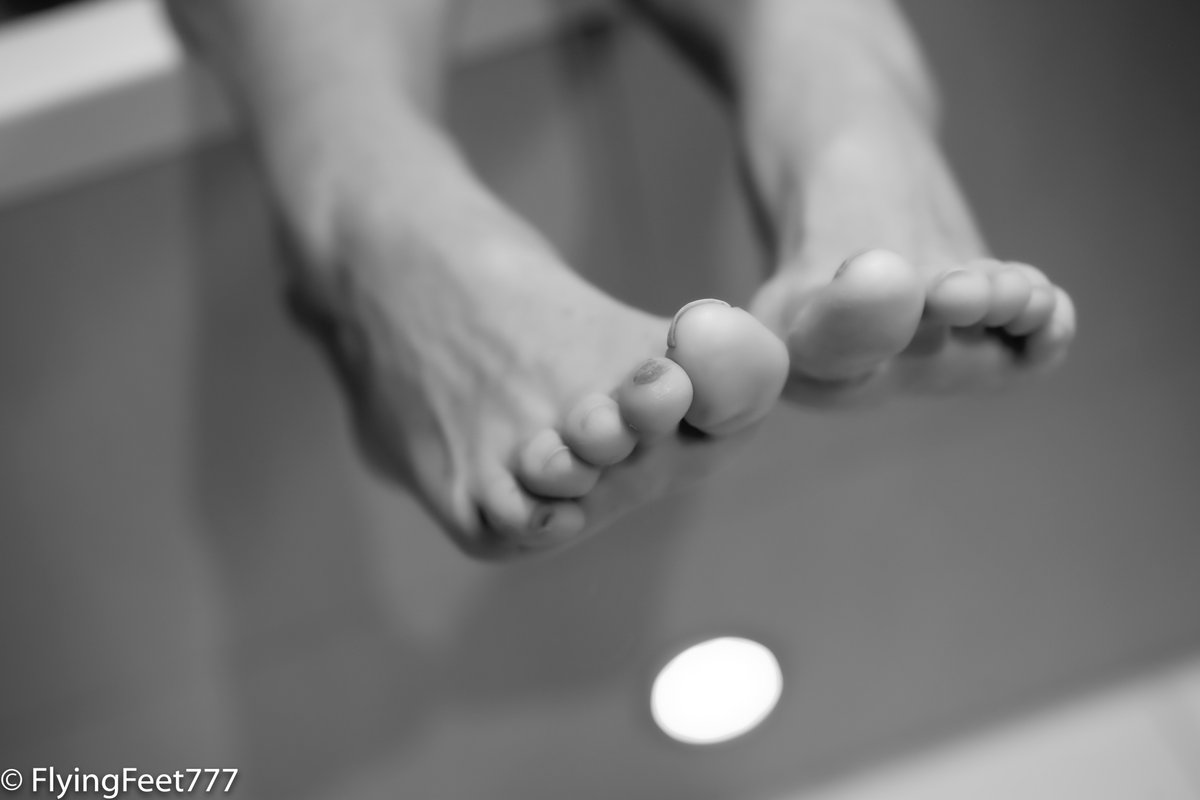 FlyingFeet777's tweet photo. Time for a new colour maybe? 😍
#feetpics #barefeet #sexyfeet #feetlove #toes https://t.co/dFpwH8cyCD