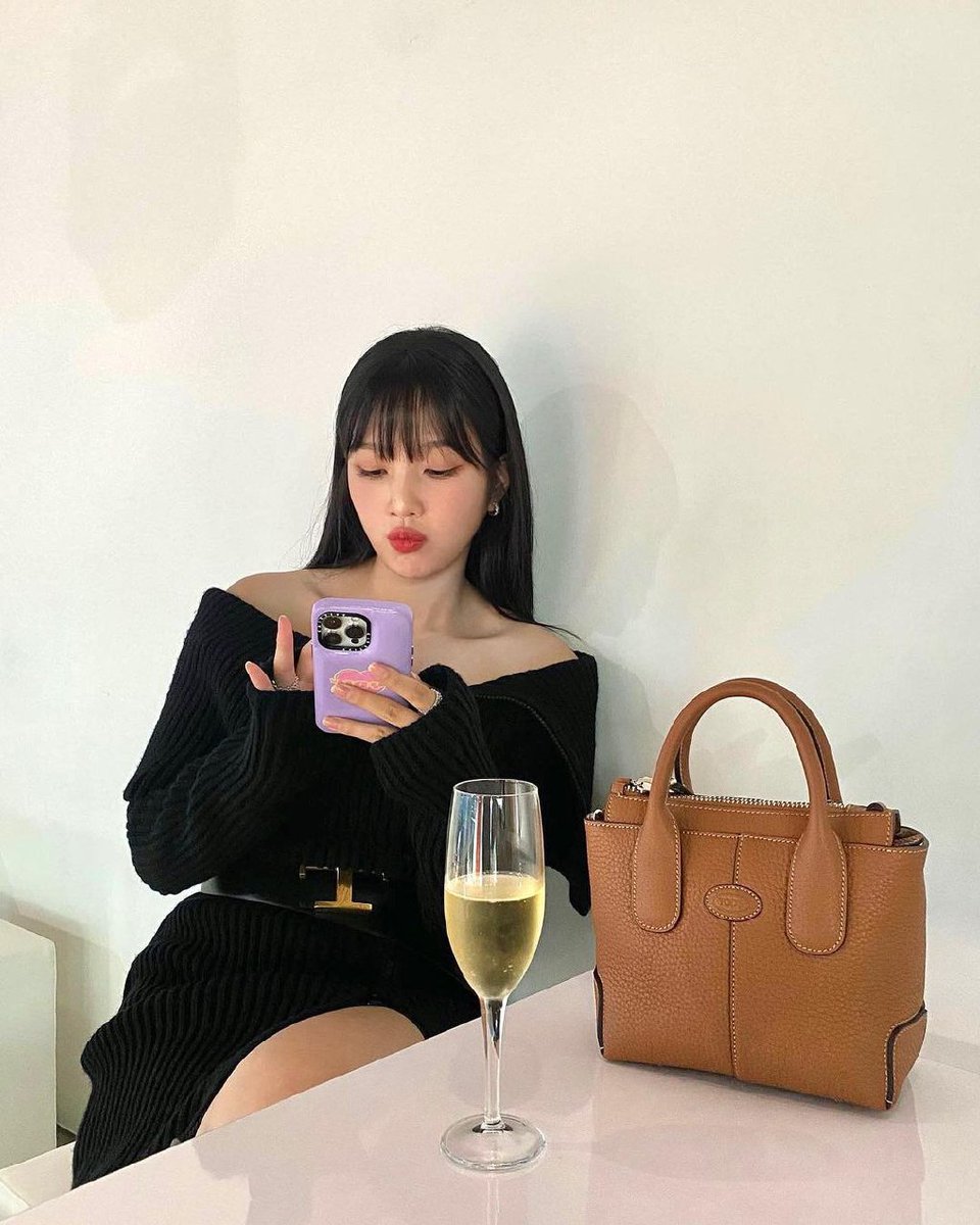 ㅤ    

ㅤ               compliments to your mother,
ㅤ           know how to treat a good woman.
ㅤ