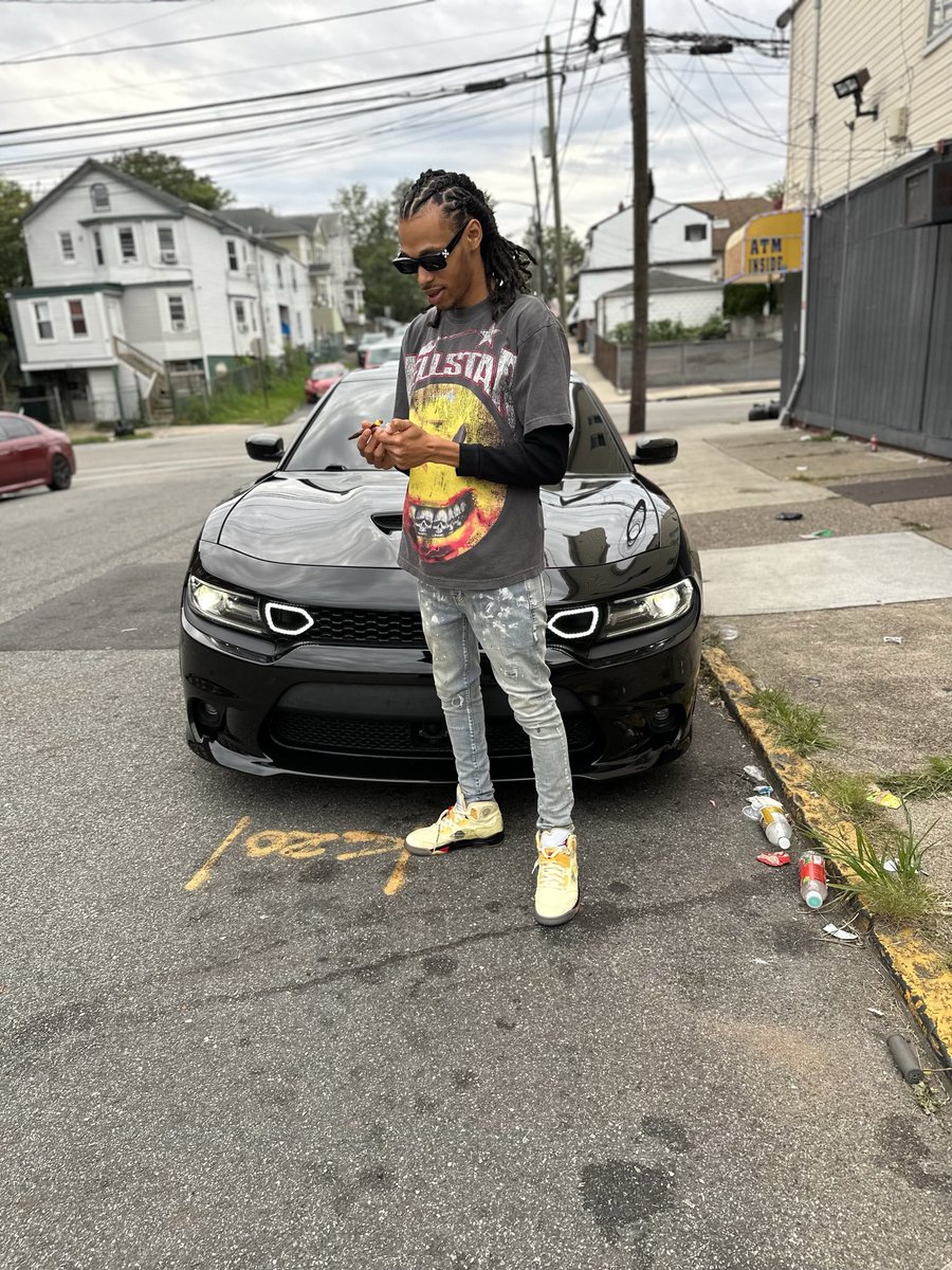 85X132's tweet photo. It ain't safe to ride down Belmont1️⃣3️⃣2️⃣📍, LB, not even on the bus 
Niggas got a better chance at playing the lottery than playin' with us👹
Fakin' tuff, I called his bluff, set the bait, kill the wolf
Your opinion don't mean nun you ain't never slid with us #FREENINE🤐#FREESK🐍 https://t.co/kV3IK6nWsd