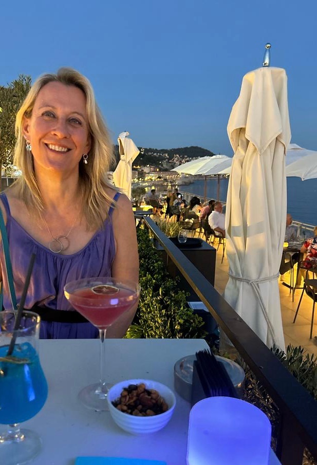 This place isn’t doing it for me any more. I’m more active, entertaining and (dare I say) photogenic on Insta @isabelcostellowriter, where I’m planning to talk more about books - do say Hi if you’re on there! ☀️