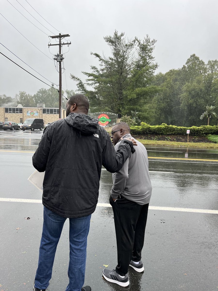 MondaireJones's tweet photo. Rain or shine, I’m standing with @uawregion9 workers in Tappan to fight for a fair contract. Record profits deserve record contracts. My message to the carmakers: pay your damn workers. #UAWStrike #UAWSolidarity https://t.co/Vmygt904Kv