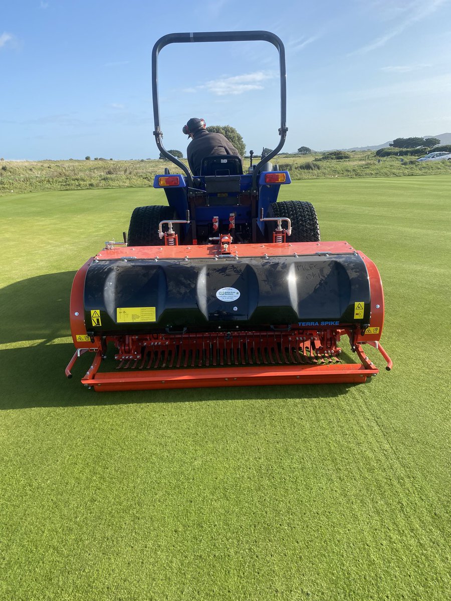 Gorgeous day to cut some grass and poke some holes <a href="/Royaldublin1/">RoyalDublin GolfClub</a> <a href="/markchrisburke/">Mark Burke</a> <a href="/dannybur_/">Danny Burnell</a>
