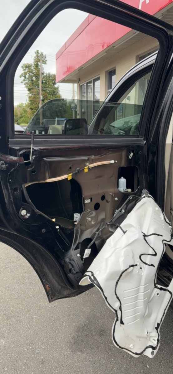 OwensCenter's tweet photo. R&amp;R window motor/ regulator #mercury #mariner #removeandreplace #automechanic #supportsmallbusiness https://t.co/GCGRzbNDGn