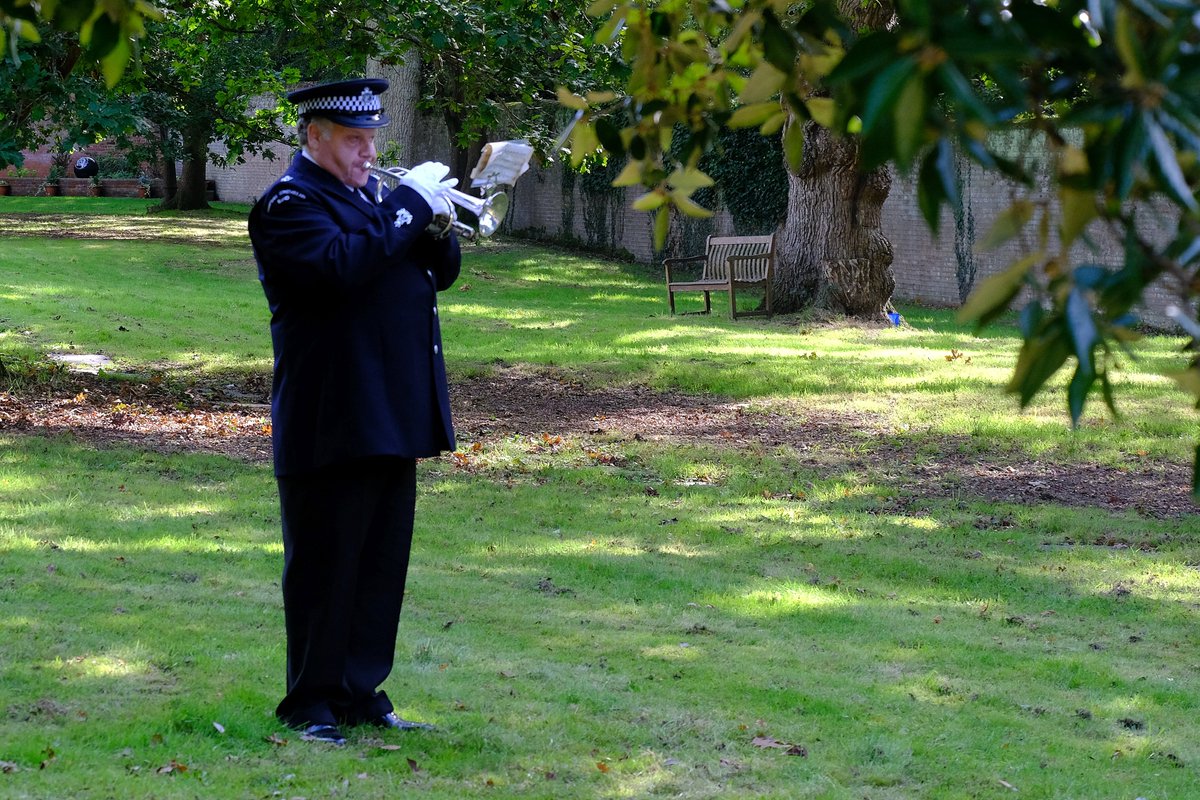 Today we held our own local @npmdUK where we remembered all officers & staff who have served with @HantsPolice & died recently. We lit our NPMD candle. My thanks to @Hantspolfed for their support & to @DonnaJonesPCC & @DCCSamdeReya for attending & @HantsPolBand for the bugler.