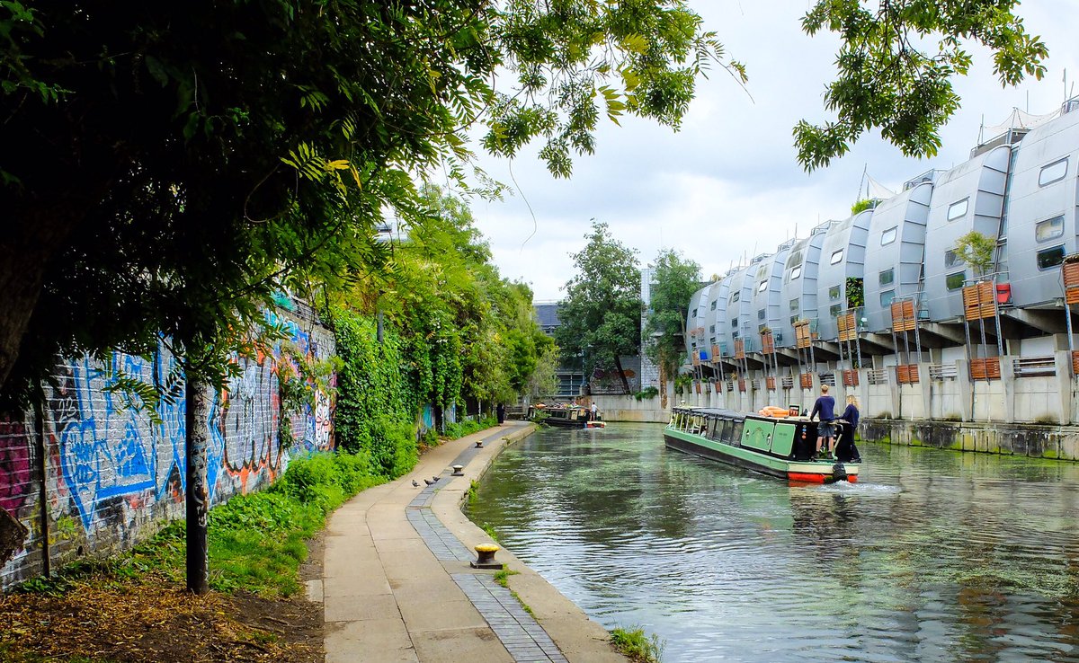 Regents canal between Camden and St Pancras #regentscanal #london #camden @CanalRiverTrust