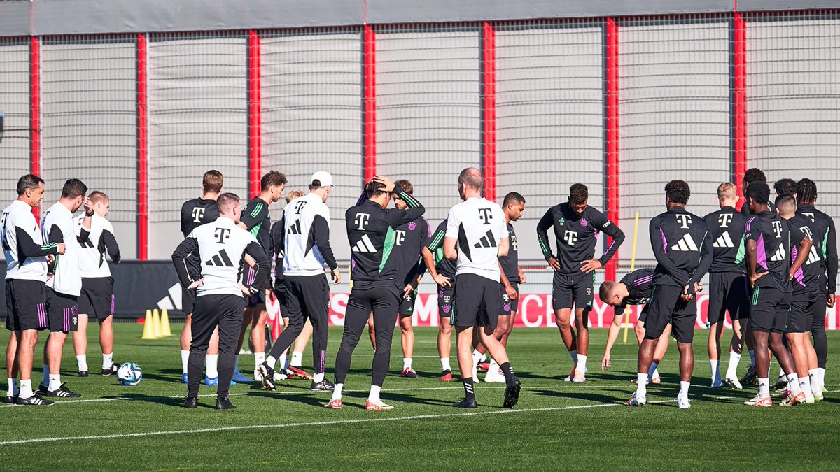 iMiaSanMia's tweet photo. Thomas Tuchel said earlier that Kim and Upamecano were doubtful for tomorrow. Neither of them can be seen in the training pictures of today's session. Reminder that Matthijs de Ligt is also out. #SCPFCB https://t.co/ojhiobqkub