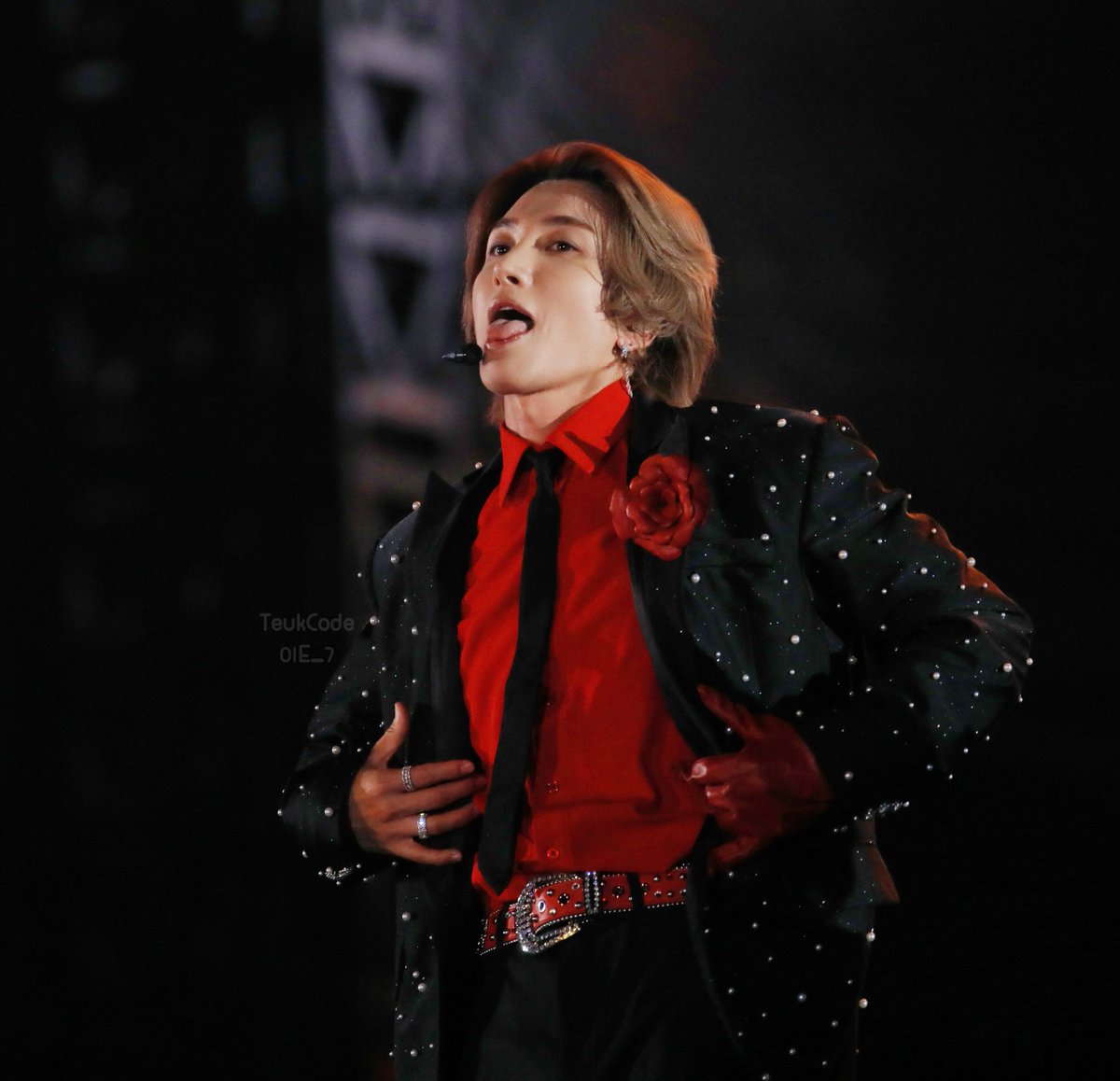 teukcode01E_7's tweet photo. 반짝반짝 빛나는 그 사람.
髮絲都能感受到的美好。
How can Teuk be so perfect on the stage 🥹😭
#이특 #leeteuk #superjunior #슈퍼주니어 #イトゥク #利特 #teukcode01e_7 #smtown #smcu #jakarta https://t.co/xO6hr5wmmd