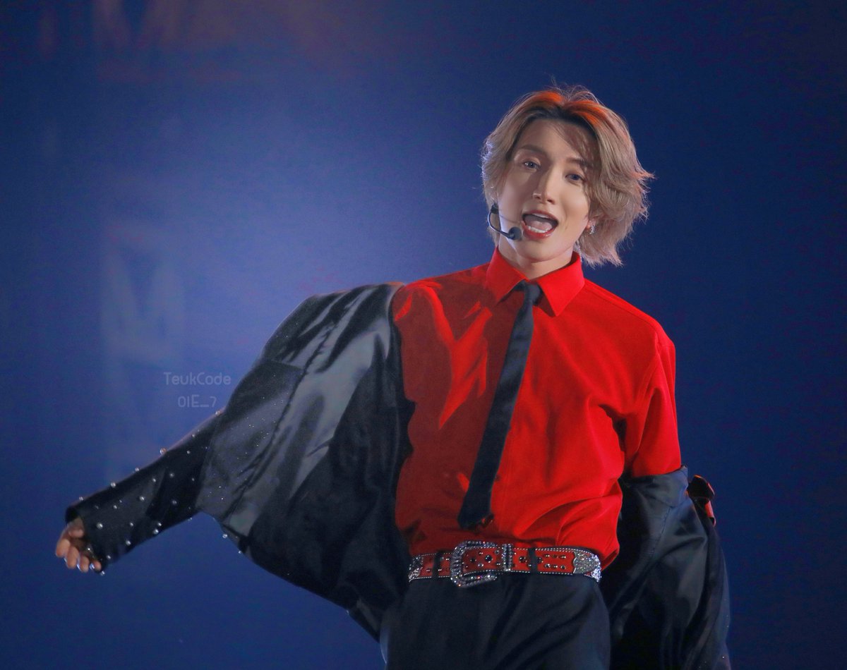 teukcode01E_7's tweet photo. 반짝반짝 빛나는 그 사람.
髮絲都能感受到的美好。
How can Teuk be so perfect on the stage 🥹😭
#이특 #leeteuk #superjunior #슈퍼주니어 #イトゥク #利特 #teukcode01e_7 #smtown #smcu #jakarta https://t.co/xO6hr5wmmd