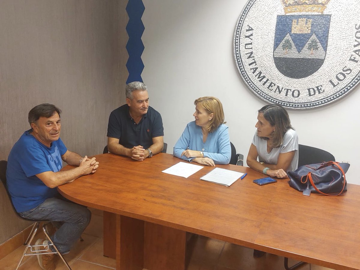 GobAragon's tweet photo. 🩺 Tras visitar Tarazona, principal afectada por el brote de #gastroenteritis, la directora de Salud Pública, Nuria Gayán, y técnicos del servicio se han reunido con responsables municipales de otros núcleos afectados.

📍#Torrellas #LosFayos #Novallas

🔗 https://t.co/TGlkM98s7f https://t.co/2hjr9yhQ1E