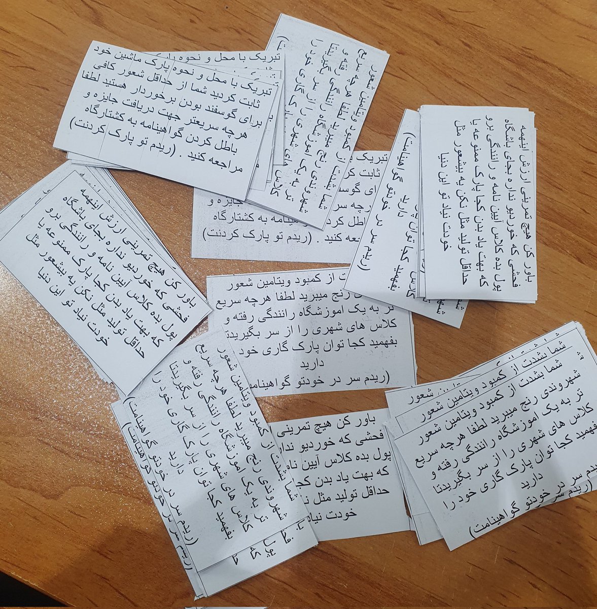 تو کوچه ما یه باشگاه بانوان زدن به تازگی سر تایم صبح خلوته ولی بعد از ظهر تو کوچه اون باریکی بجایی که جایی پارک کنن که ساکنین اون کوچه اذیت نشن میانو قشنگ ربروی در پارکینگ من پارک میکنن چندین بار تذکر دادم که پارک نکنید اونجا از امروز مسلحم.
#ریت #فالو_فالو #حمایت #فالوبک_تضمینی