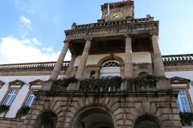 La ville de #Morlaix victime d'une #cyberattaque 
Selon le maire, le point de départ peut « être un #mail ou une #cleUSB. Et qui peut venir d’une école ou de n’importe quel bâtiment public »…
lemondeinformatique.fr/actualites/lir…