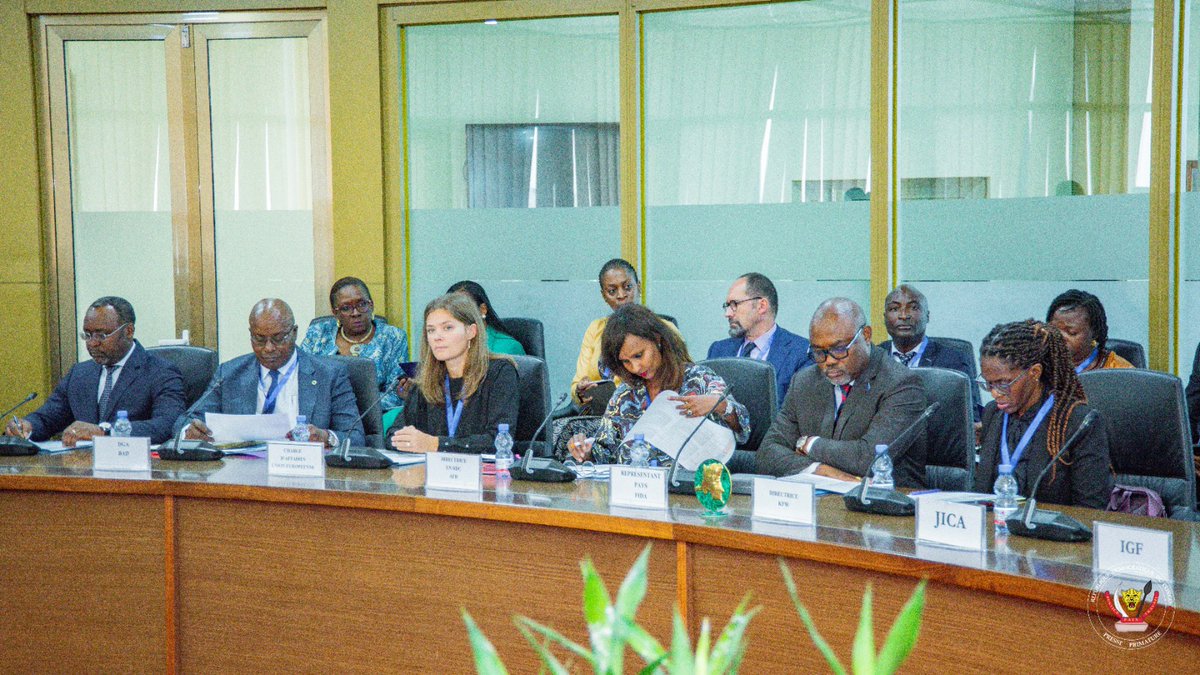 MarcelMUBENGA2's tweet photo. En vue d concilier croissance, financmt e impact réel ds l vécu du peupl conglais, le 1er Min.  @lukondesama apel l partnres technics e financier d la RDC à metr sur pied d modèl innovant ds l financmat extérieur d projet e l'exécution d programmes en RDC. https://t.co/CzaZUCmxzL