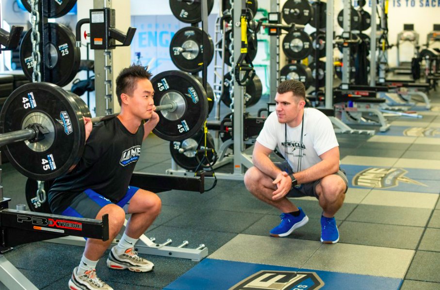 Did you know #UNE offers a five-year #MasterofScience in #AthleticTraining (M.S.A.T.) in an innovative 3+2 format that allows you to complete your undergraduate and graduate work in five years? Learn more in an upcoming info session on Sept 28 or Nov 9: bit.ly/3WWVpRg