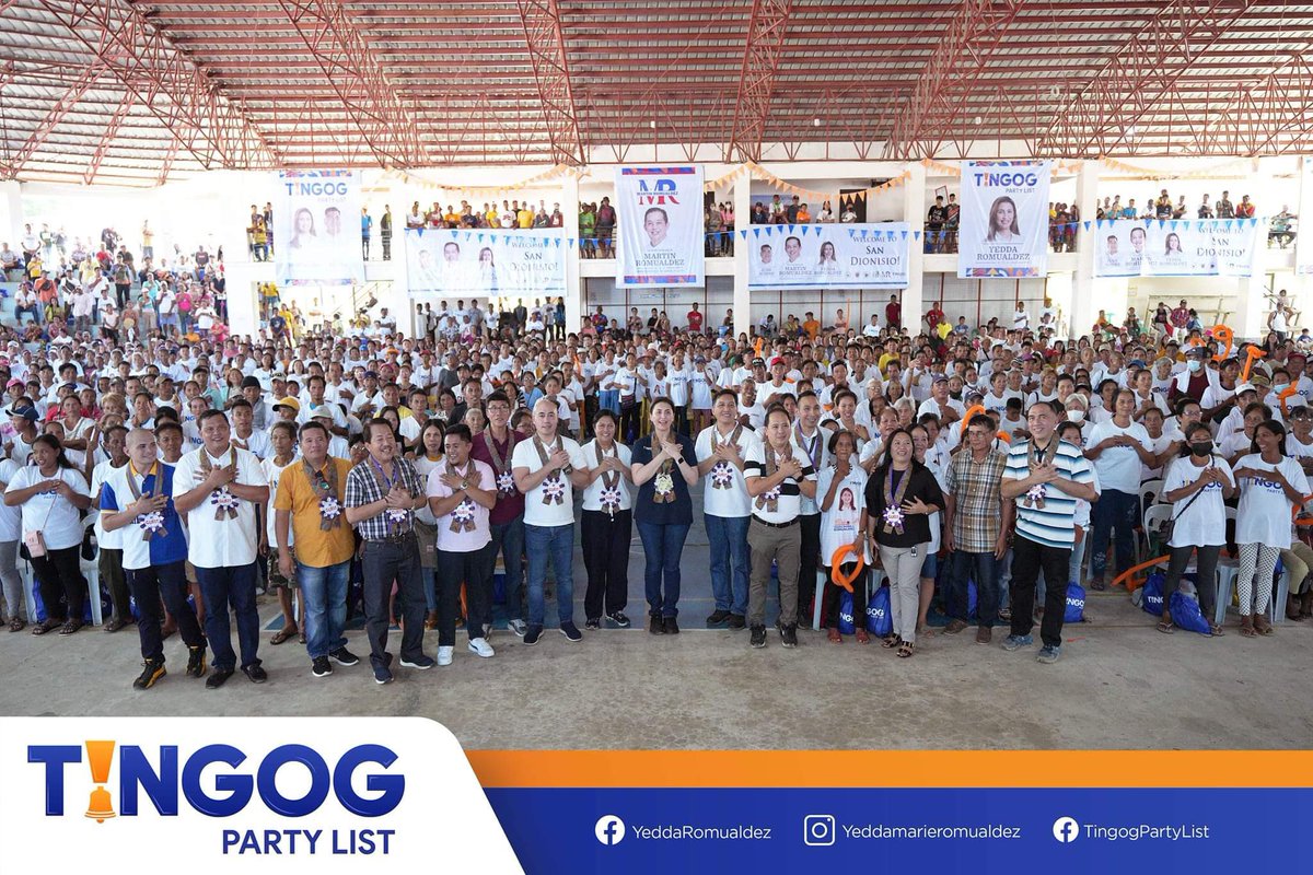 rive78683's tweet photo. In San Dionisio, Iloilo, 1000 people received financial aid as part of a program. It has been seen that Representative Yedda Romualdez went to the program with the Tingog Party list to assist.

#TingogPartylist
#SpeakerMartinRomualdez
#YeddaRomualdez
#AlagangTingog
#LoveIloilo https://t.co/kU00Gmy3Q9
