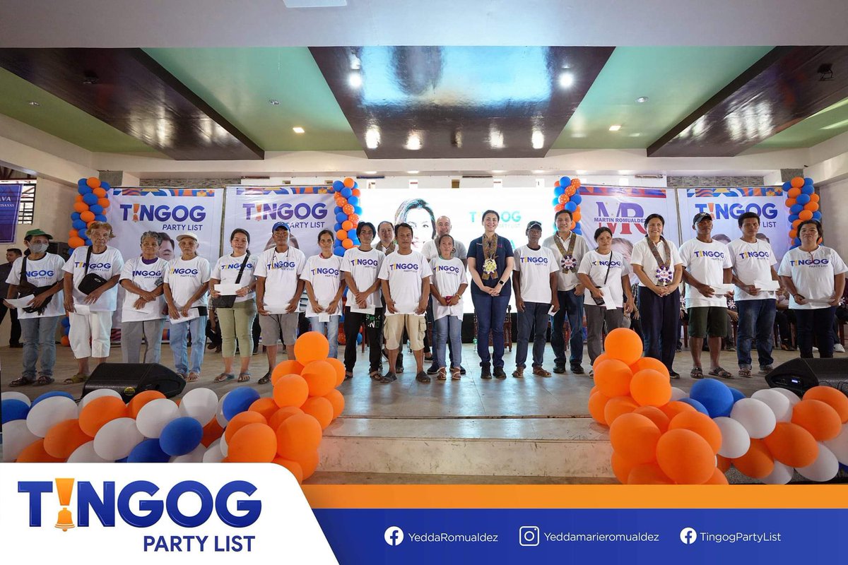 rive78683's tweet photo. In San Dionisio, Iloilo, 1000 people received financial aid as part of a program. It has been seen that Representative Yedda Romualdez went to the program with the Tingog Party list to assist.

#TingogPartylist
#SpeakerMartinRomualdez
#YeddaRomualdez
#AlagangTingog
#LoveIloilo https://t.co/kU00Gmy3Q9