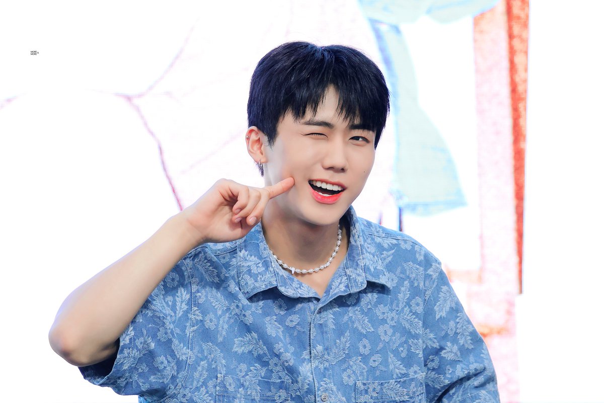 morenmore413's tweet photo. 230605 나인투식스 대면 팬싸 HQ

최애의 아이 - 👼🏻💝

#종형 #DKZ #JONGHYEONG 
#나인투식스 #NINEtoSIX #9to6 https://t.co/Osb5fr0V3L