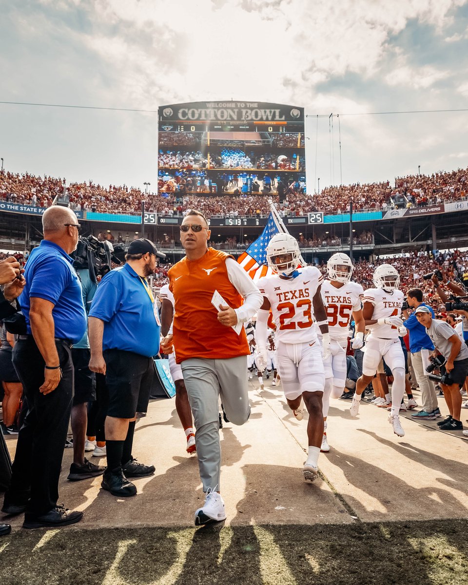 TexasFootball's tweet photo. 🚨 Game time announcement 🚨

Texas vs. Oklahoma will kickoff at 11 AM CT on Oct. 7 and be televised on ABC 🤘 https://t.co/wPytw8tr8C
