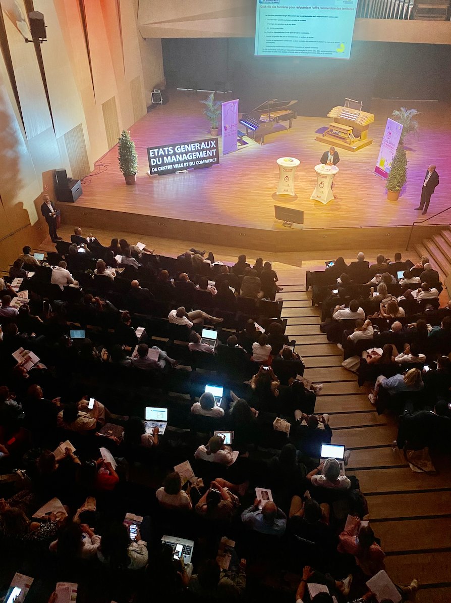 2ème Etats Généraux du Management de Centre-Ville et du Commerce!

Un événement riche en partage d'informations et en retours d'expériences! 🔥

Élus, managers de cv, partenaires des cœurs de villes, ensemble pour le dynamisme des territoires !