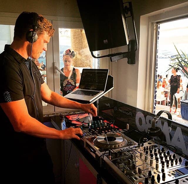 stormdjs's tweet photo. #DJTimAngrave is an outstanding artist specializing in chillout, melodic & electronic sounds. He's rocked clubs & festivals worldwide & is available for bookings. #StormDJs #Chillout #Ambient #Electronic #Music
https://t.co/LkpMR49jii https://t.co/b3q85yvG8X
