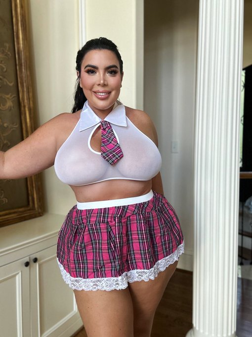 Retweet if you Would you keep me for detention? https://t.co/8WBPDEZEc1