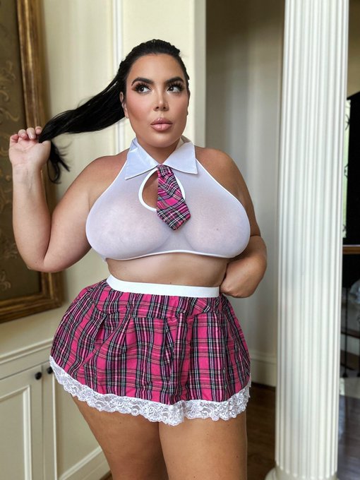 Retweet if you Would you keep me for detention? https://t.co/8WBPDEZEc1