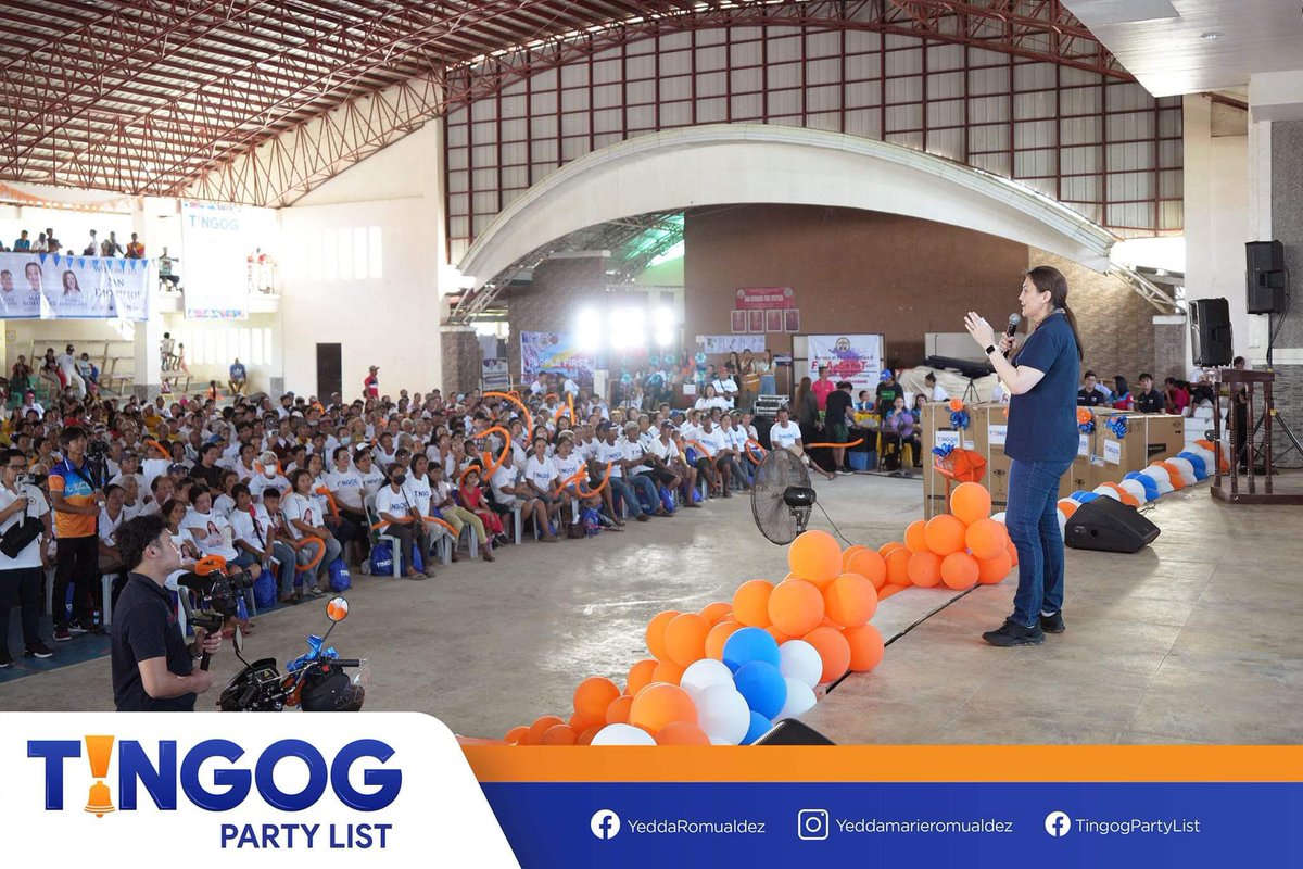 KylaM1906's tweet photo. A program was held in San Dionisio, Iloilo where 1000 people were given monetary assistance. Representative Yedda Romualdez physically visited the said program with the Tingog Party list.

#TingogPartylist
#SpeakerMartinRomualdez
#YeddaRomualdez
#AlagangTingog 
#LoveIloilo https://t.co/hSJL6ozZcl
