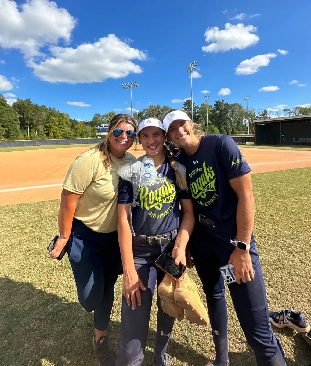 SierraVanzant's tweet photo. Heart so full to start the week! What a kick off to FALL SEASON!💙 @RoyalsSball #QUSB #QUeenCity https://t.co/Dqte4Pao9p