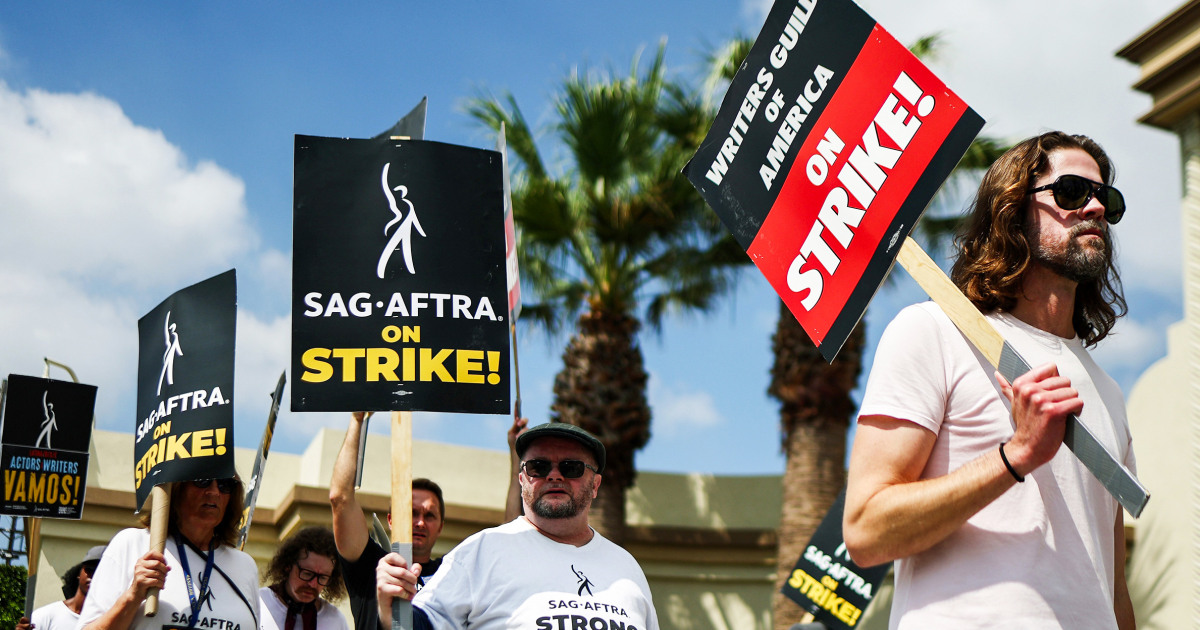 We're crossing our fingers...and our toes. #WGAstrike #VFXstudio  buff.ly/454Mujk